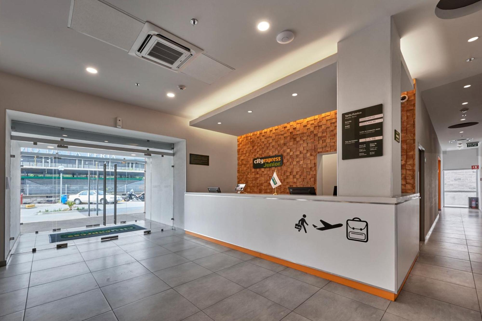 City Express Junior By Marriott Leon Centro De Convenciones المظهر الخارجي الصورة
