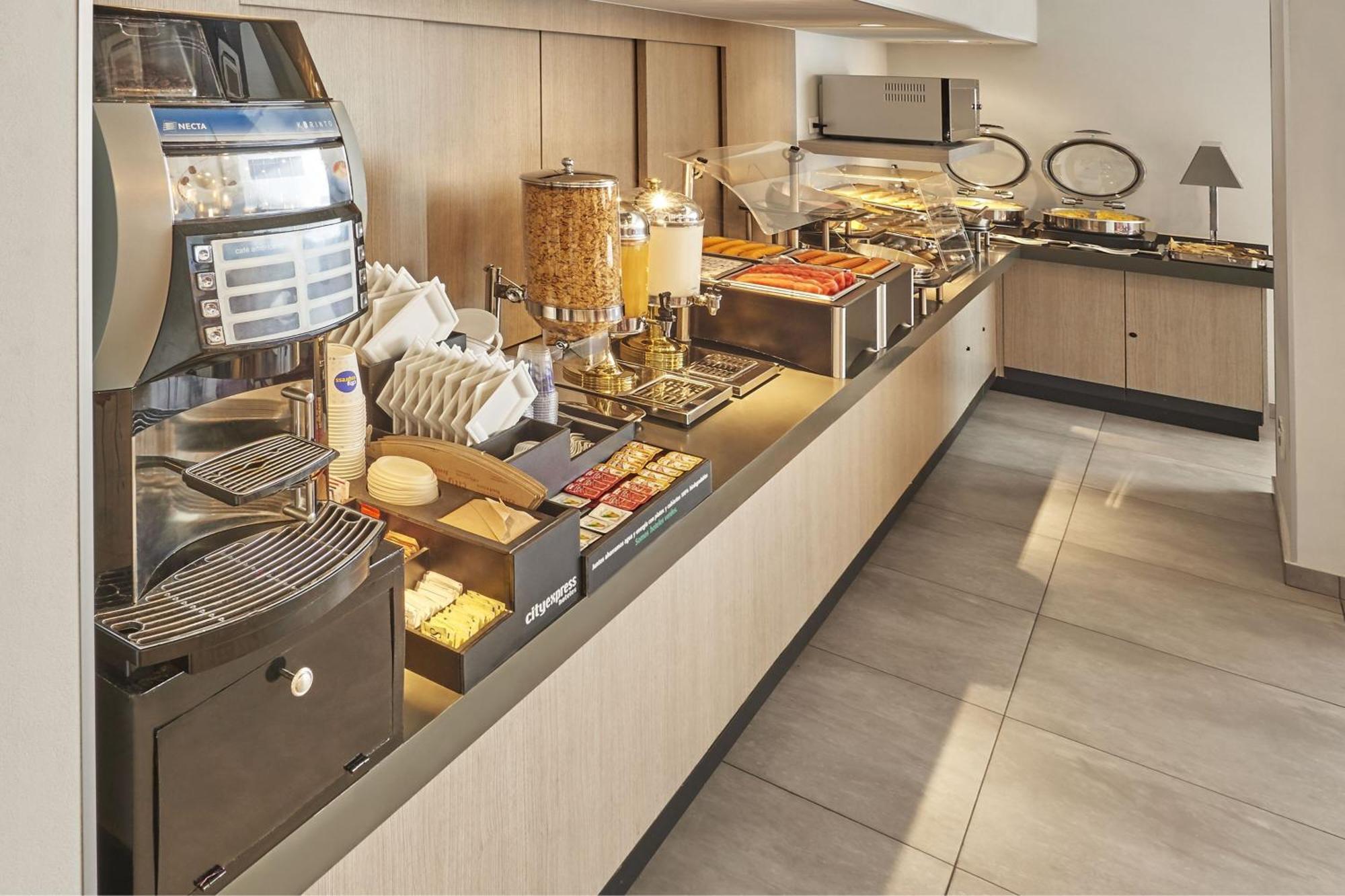 City Express Junior By Marriott Leon Centro De Convenciones المظهر الخارجي الصورة